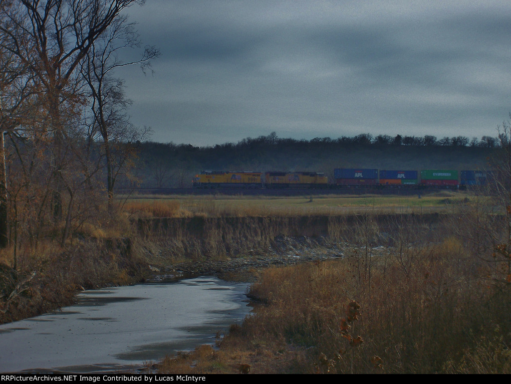 up-8232-eastbound-up-intermodal-train